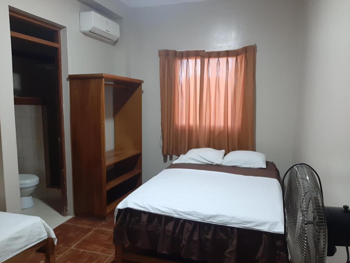Hotel Hospedaje El Emperador Pucallpa Esterno foto