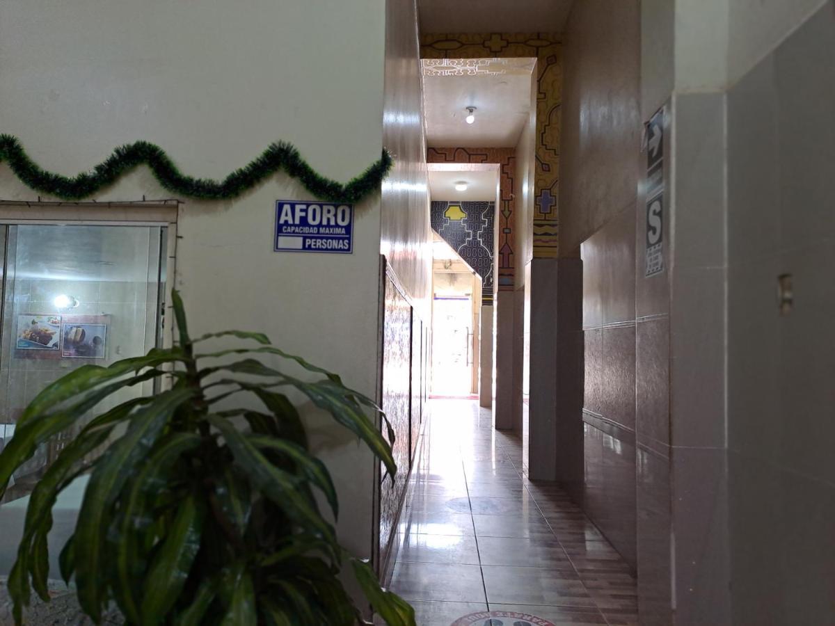 Hotel Hospedaje El Emperador Pucallpa Esterno foto