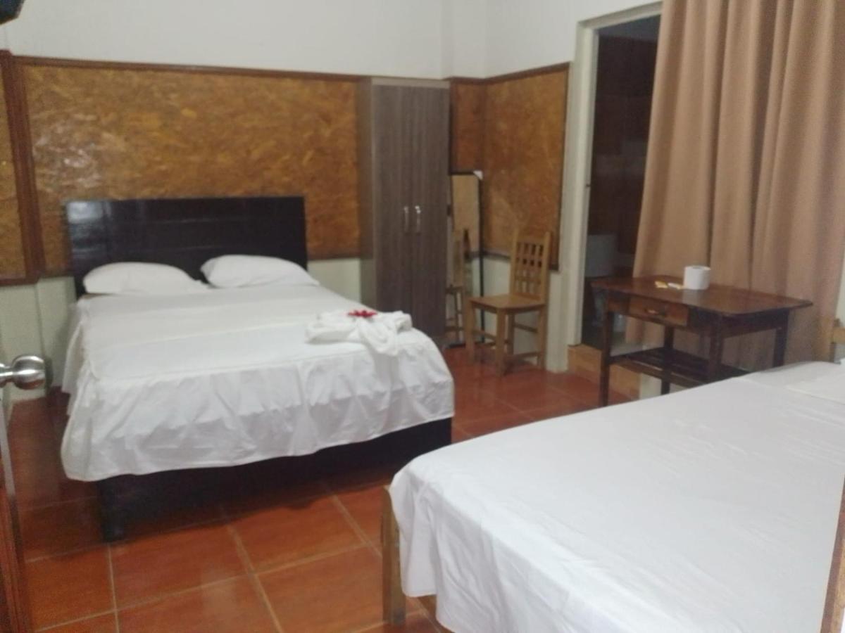 Hotel Hospedaje El Emperador Pucallpa Esterno foto