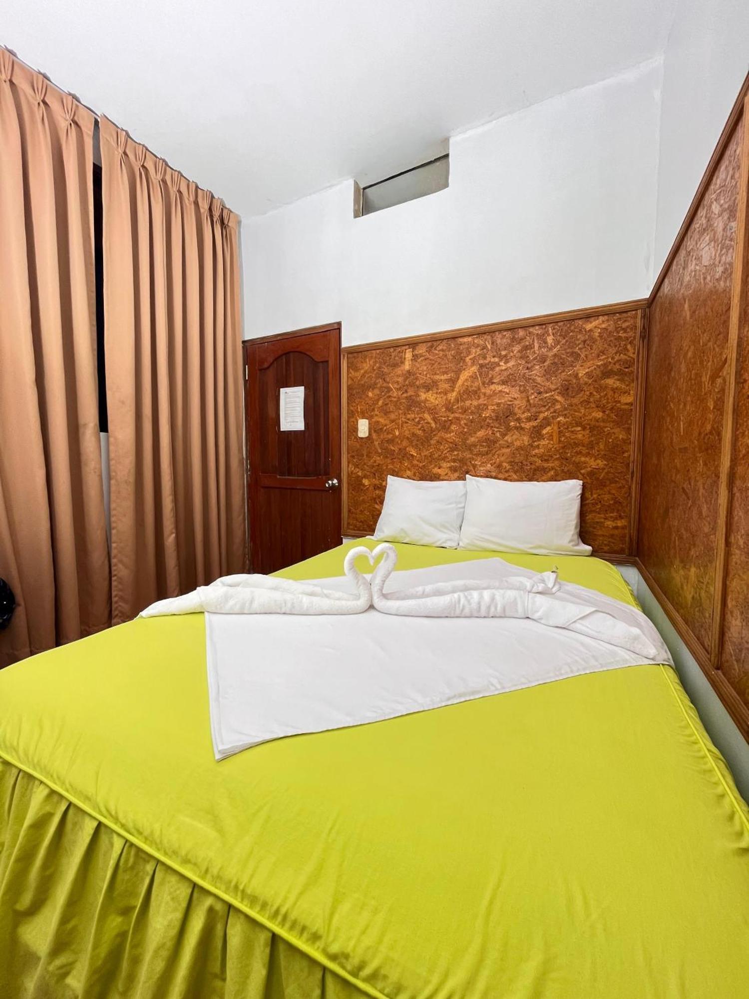 Hotel Hospedaje El Emperador Pucallpa Esterno foto