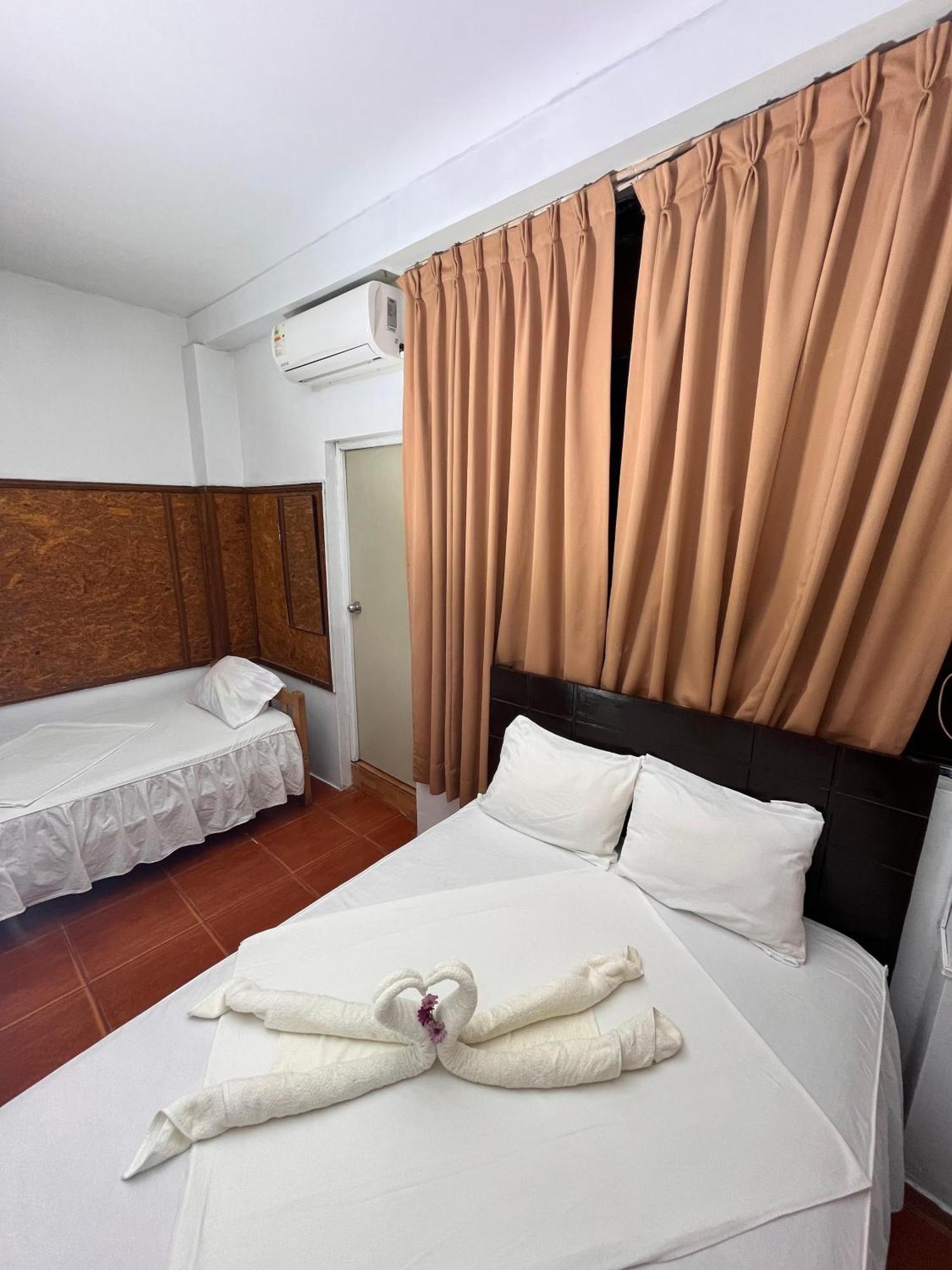 Hotel Hospedaje El Emperador Pucallpa Esterno foto