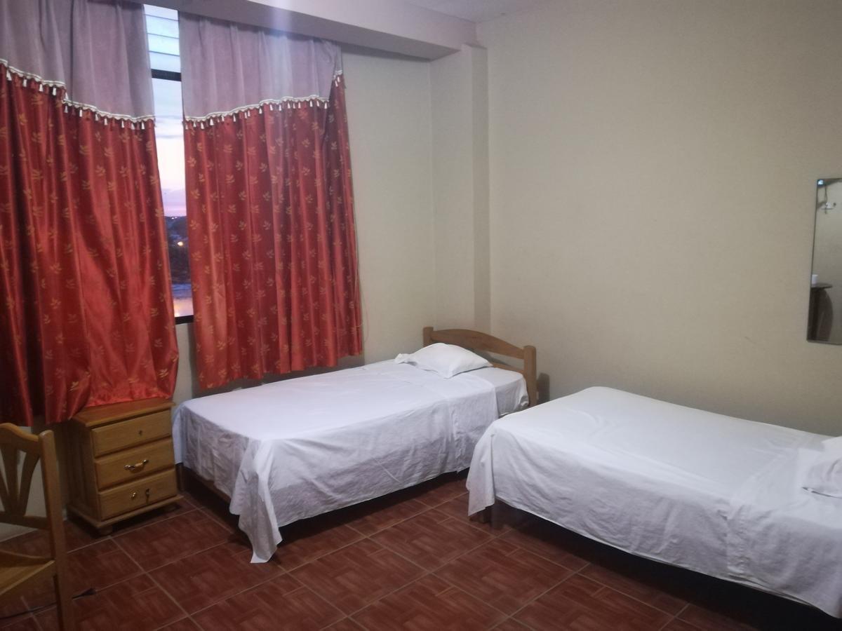 Hotel Hospedaje El Emperador Pucallpa Esterno foto