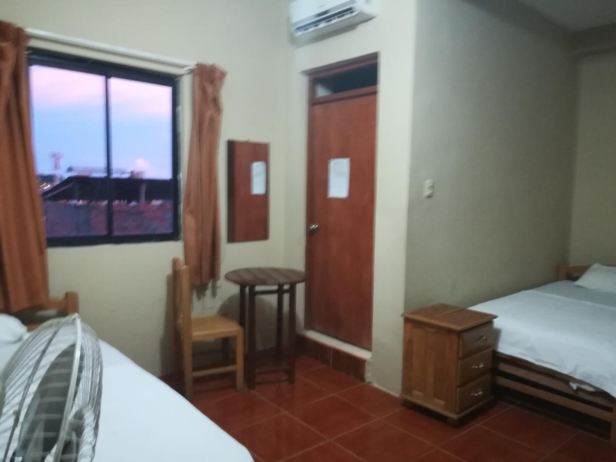 Hotel Hospedaje El Emperador Pucallpa Esterno foto