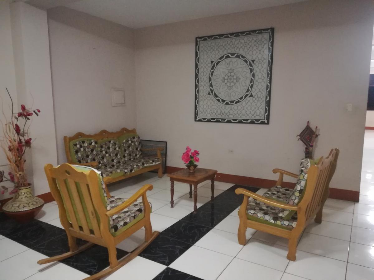 Hotel Hospedaje El Emperador Pucallpa Esterno foto