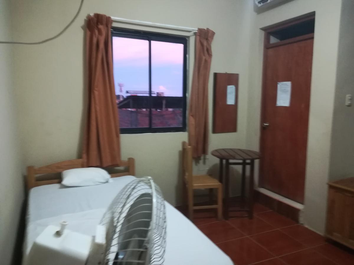 Hotel Hospedaje El Emperador Pucallpa Esterno foto